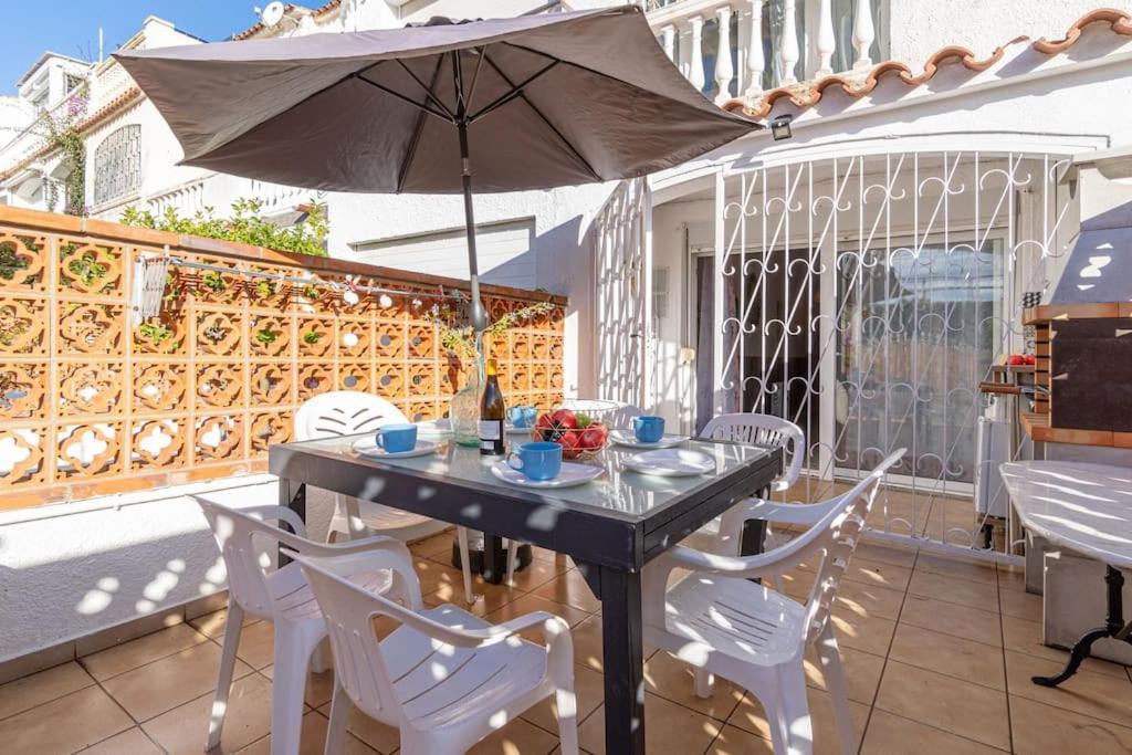 A16-Casa Con Barbacoa En La Playa Empuriabrava Exterior foto